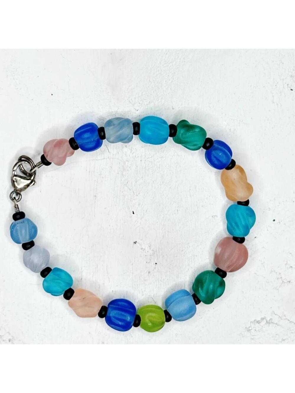 5893u. Frosted Glass Bracelet